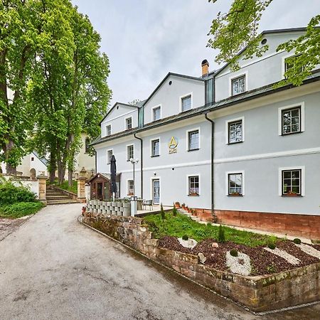 Hotel Auri Rudnik Bagian luar foto