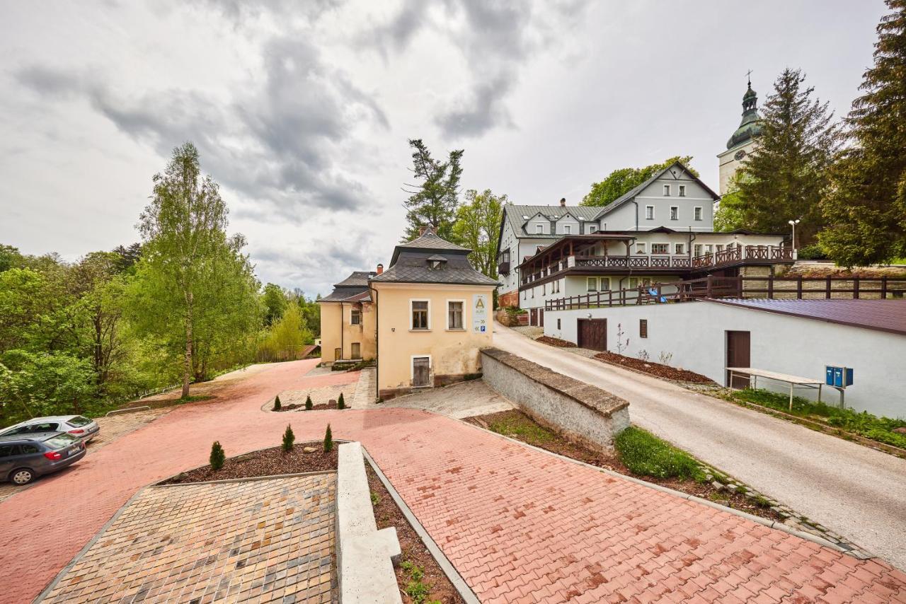 Hotel Auri Rudnik Bagian luar foto