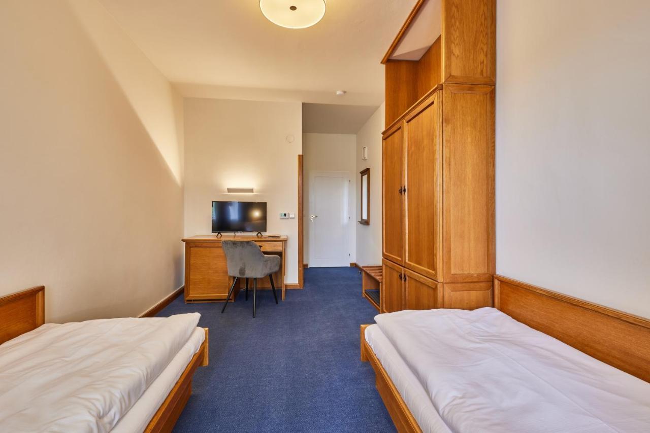 Hotel Auri Rudnik Bagian luar foto