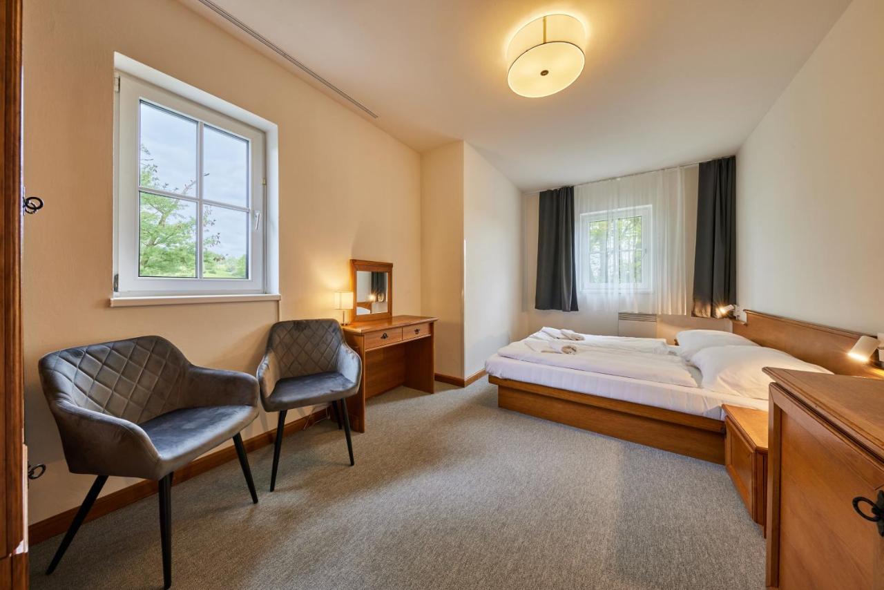 Hotel Auri Rudnik Bagian luar foto