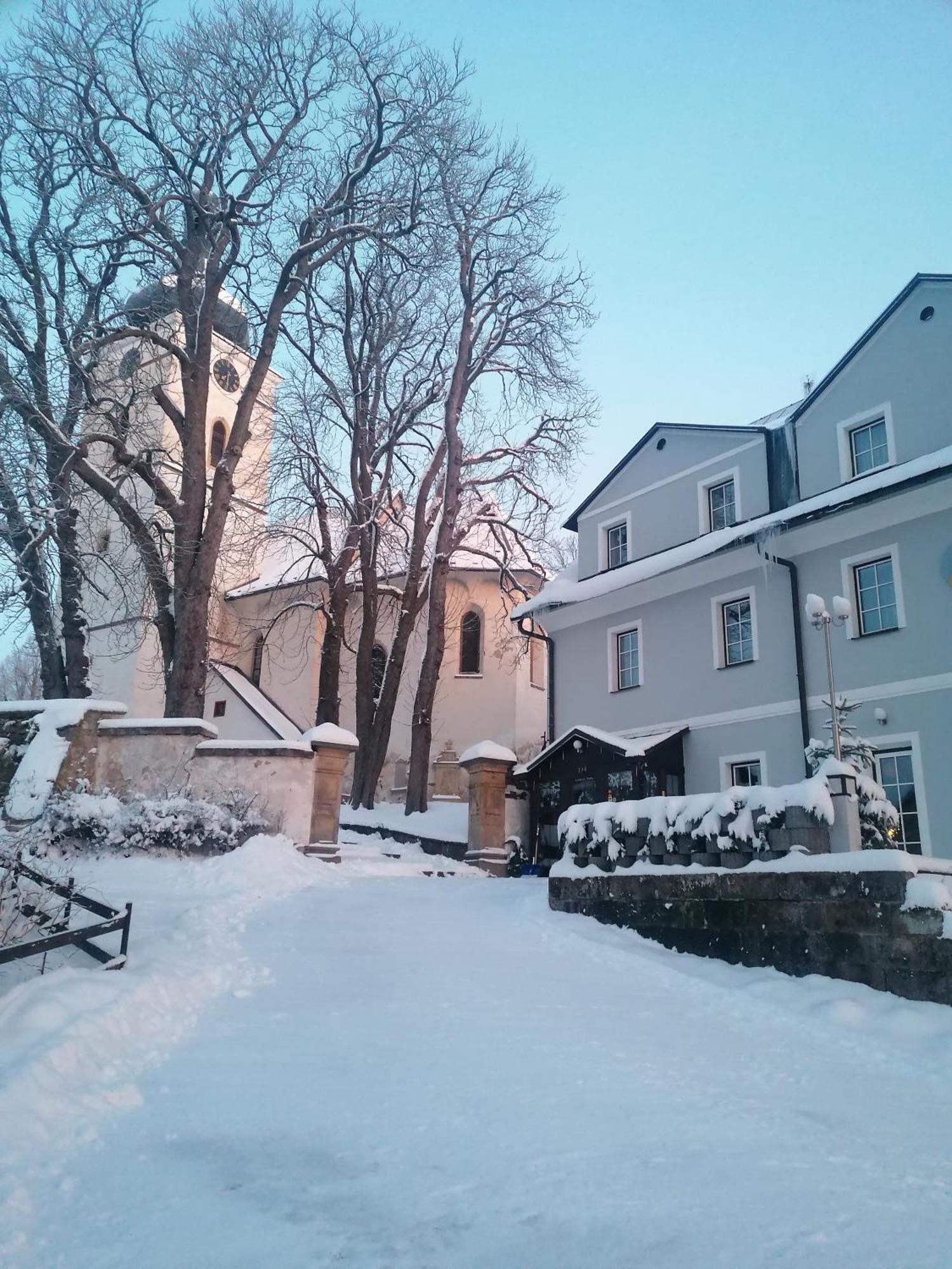 Hotel Auri Rudnik Bagian luar foto